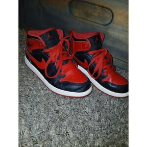 Air Jordan 1 Mid (PS) “Banned” Size 1 Y Black/FireRed-White DQ8424 060 👀 🔥